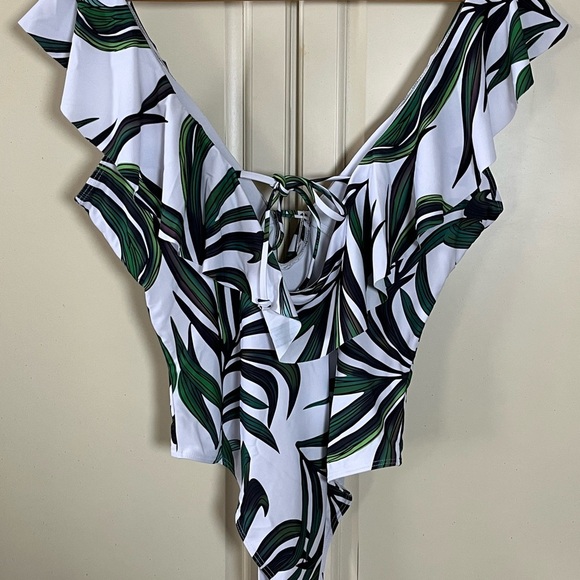 Sporlike NWT V-Neck Ruffle One Piece Swimsuit Women’s Size Medium Bathing Suit - Picture 11 of 11